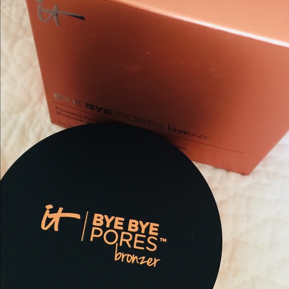 IT cosmetics bronzer in beach 🏖 TWO FOR ONE - Picture 3 of 3